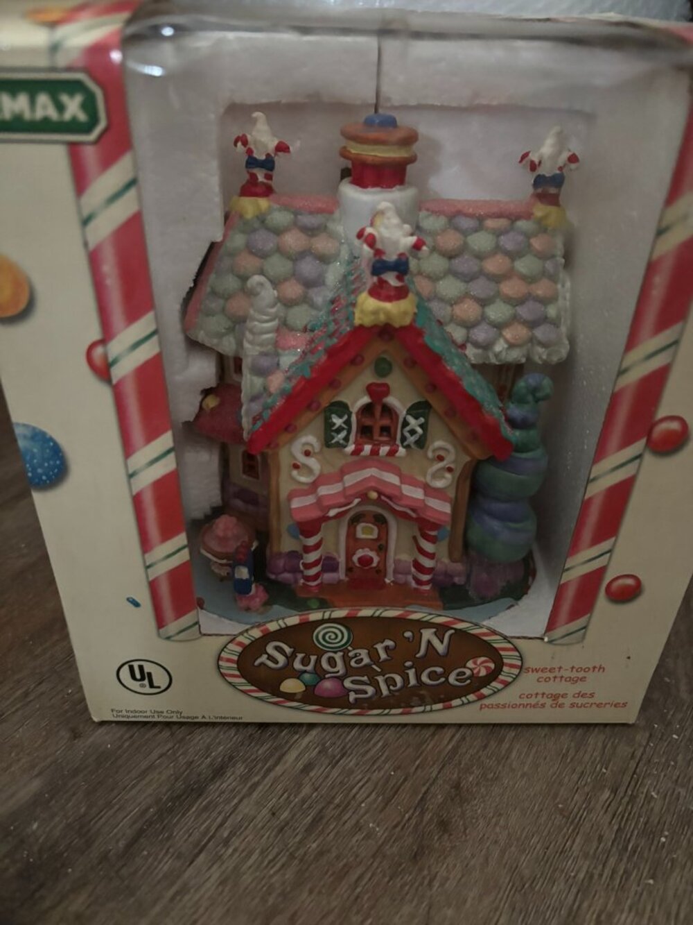 Lemax Sugar N Spice Sweet Tooth Cottage Christmas light up village